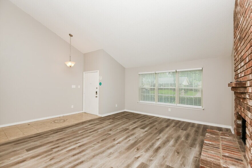 Building Photo - 2119 Belmont Park Dr