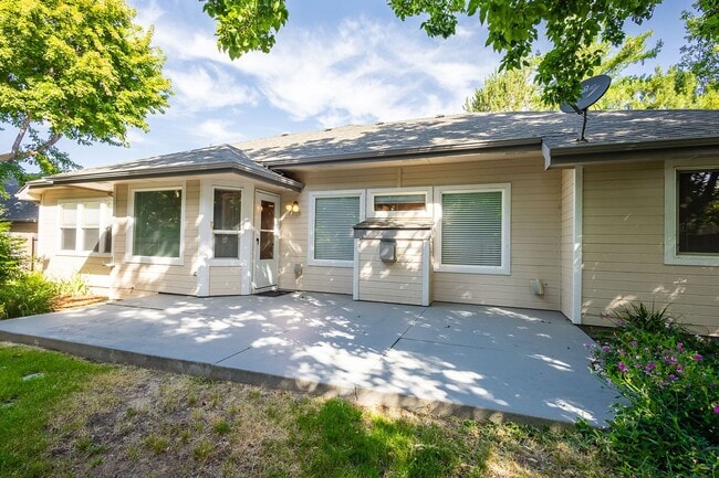 Building Photo - Beautiful home in the heart of Eagle
