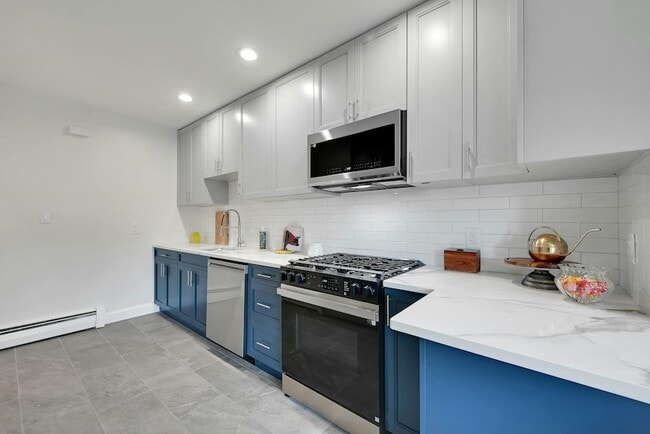 Building Photo - 158 Edgar St