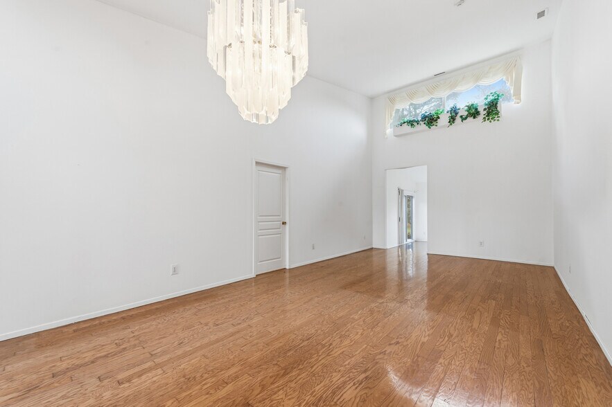 Building Photo - 763 Spring Lake Dr