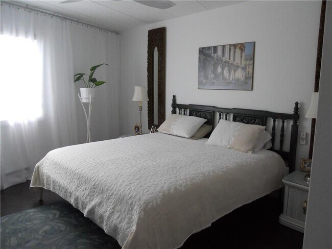 Building Photo - 1303 Capella S