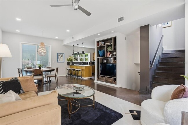 Building Photo - 106 Fareham Pl N