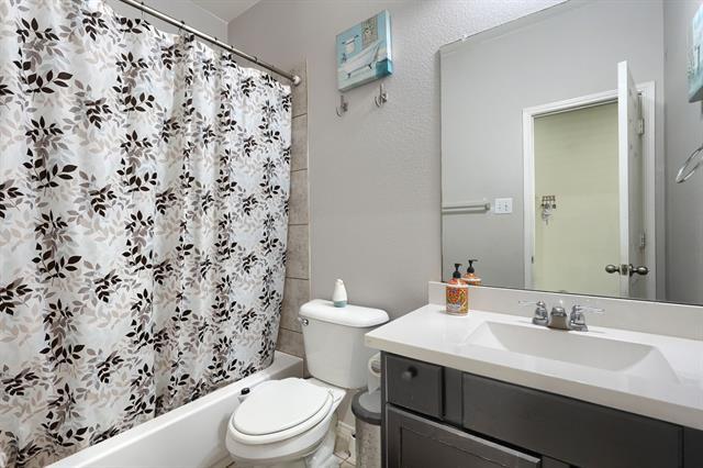 Building Photo - 616 Smokebrush St