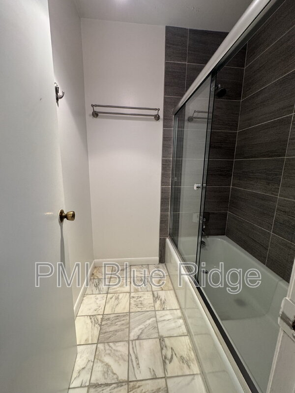 Building Photo - 25 Leisure Mountain Rd