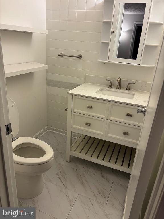 Building Photo - 44693 White Oak Ct