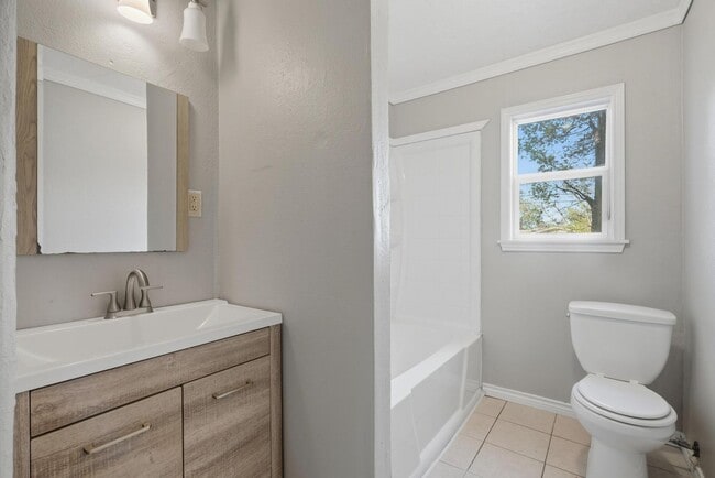 Building Photo - 2618 S 22nd St