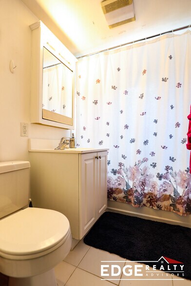 Building Photo - 168 Newton St