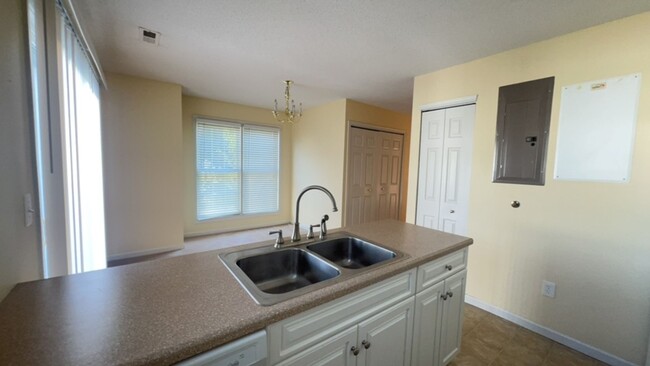 Building Photo - Spacious 3-Bedroom End Unit in Liberty Squ...