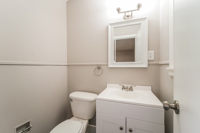 Building Photo - 573 N Park Ln