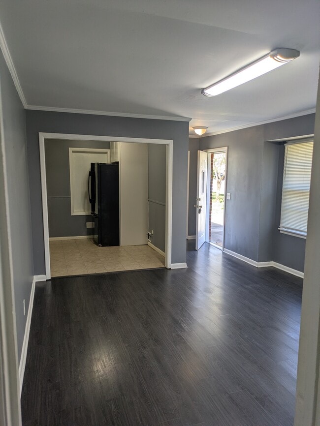 Building Photo - 6097 Park Dr