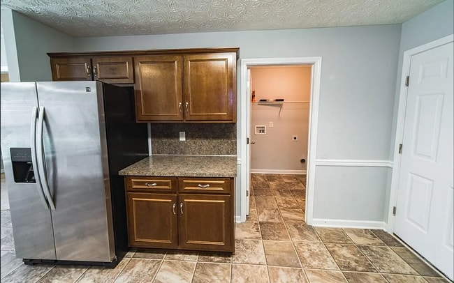 Building Photo - 8018 Silverado Dr