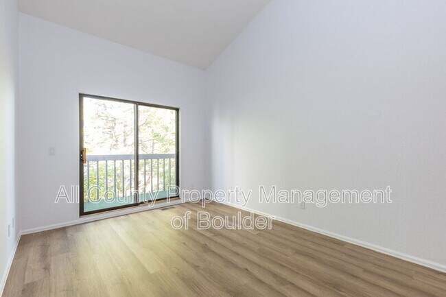 Building Photo - 5056 Buckingham Rd