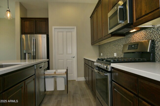 Building Photo - 16931 W Holly St