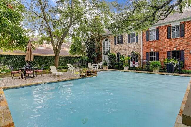 Building Photo - 2125 Bering Dr