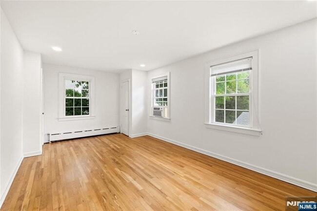 Building Photo - 7 Burnham Pl