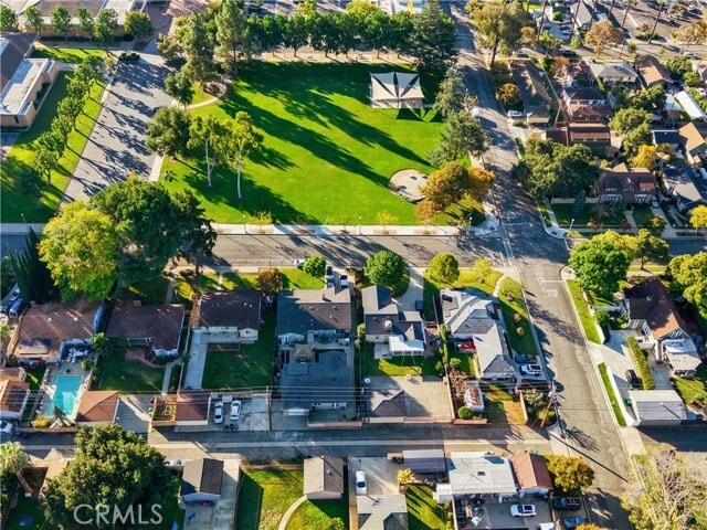 Building Photo - 215 E 2nd St