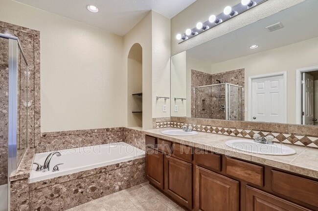 Building Photo - 11234 Osage Cir