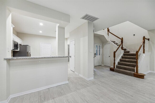 Building Photo - 43 S Avonlea Cir