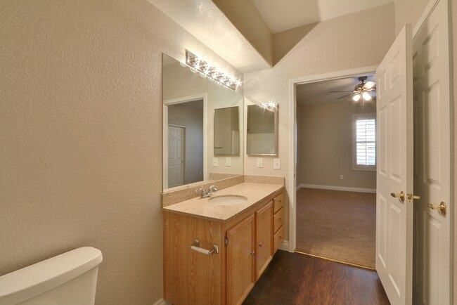 Building Photo - Upgraded Northwest 1 Bedroom Condo with At...