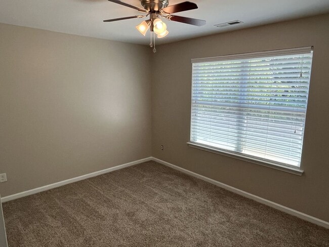 Building Photo - Great 4 Bed Home in Desired Winding Walk C...