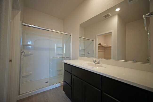 Building Photo - brand-new, never-before-lived-in 3-bedroom, 2-bathroom home with solar!