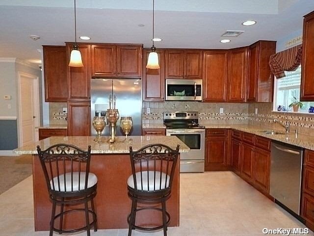 Building Photo - 28 Della Dr
