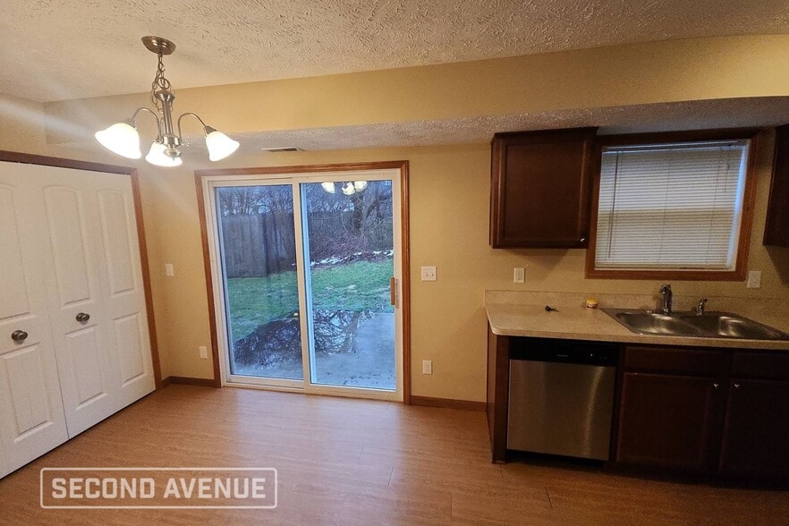 Building Photo - 433 Station 44 Pl