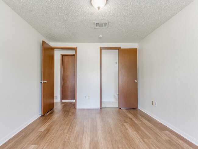 Building Photo - 929 Branchwood Dr