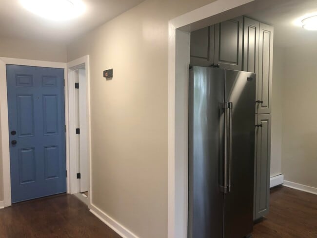 Building Photo - 18 Britton St