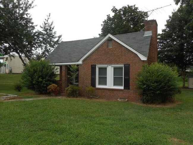 Building Photo - 2149 Lesslie Hwy