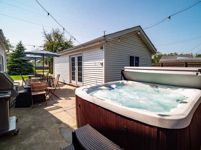 Building Photo - 122 Overlook Rd