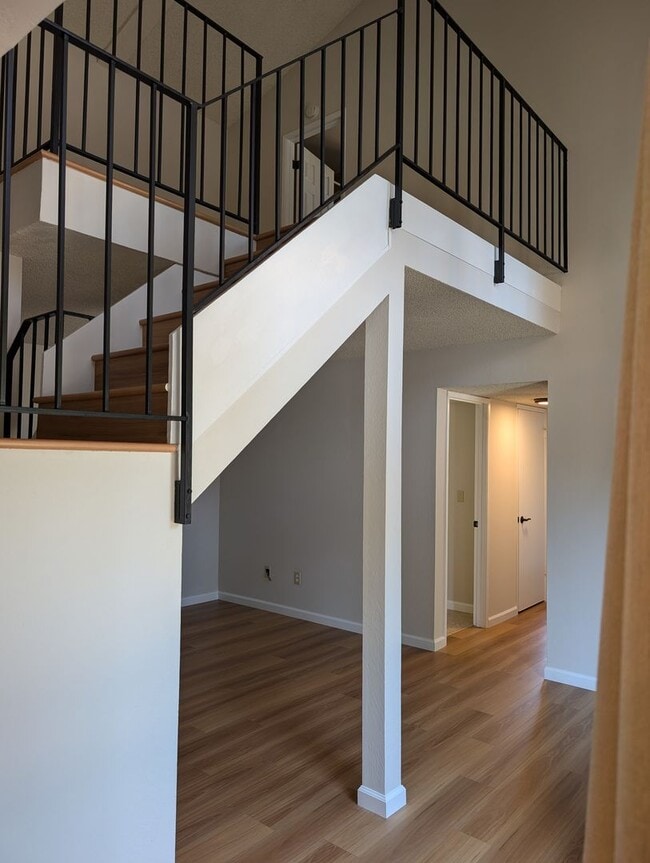 Building Photo - Los Gatos Townhome