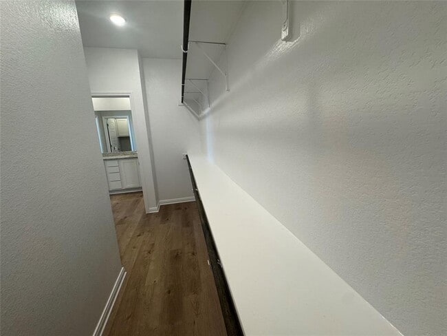 Building Photo - 184 Schrader Dr