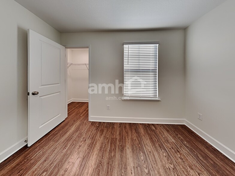 Building Photo - 1100 Tan Tara Trl