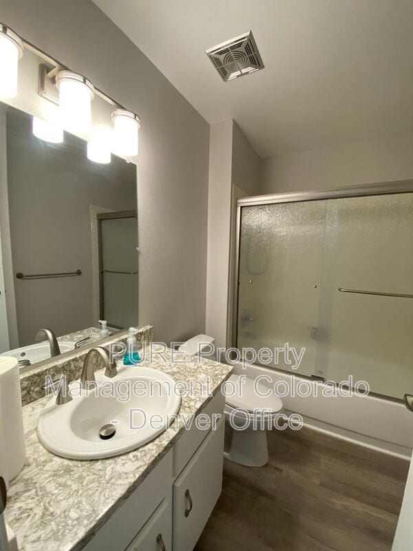 Building Photo - 564 S Carr St