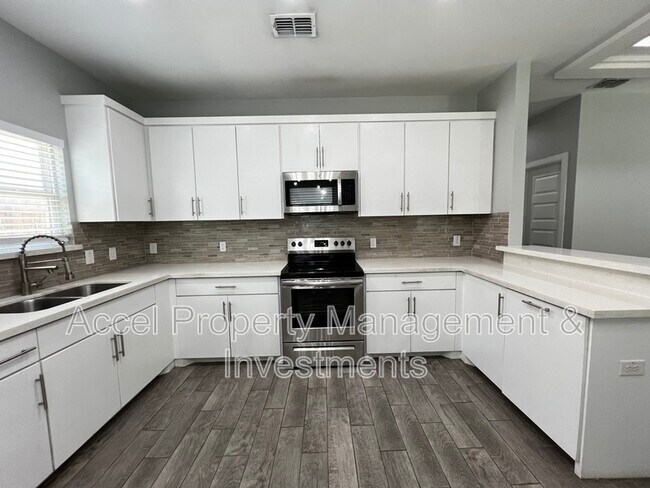 Building Photo - 304 Rafael Dr