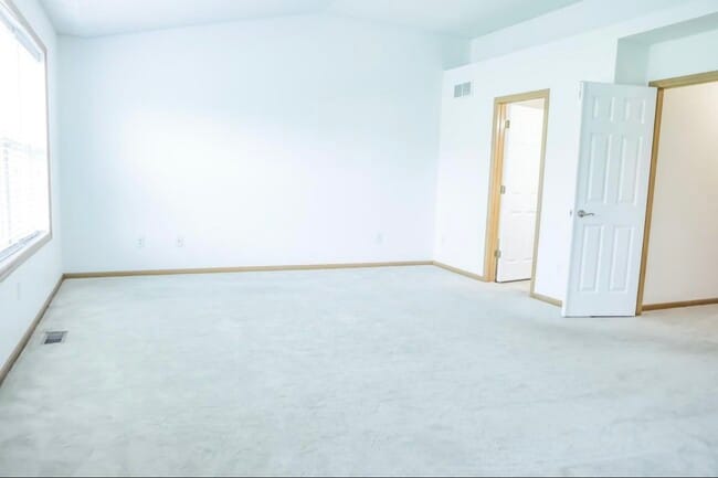 Building Photo - 4385 Empress Dr N