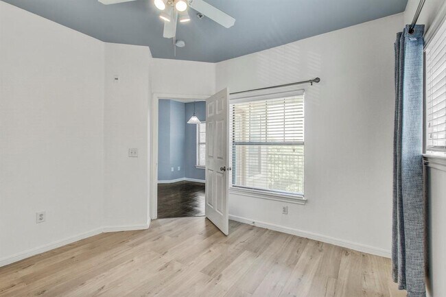 Building Photo - 2320 Gracy Farms Ln