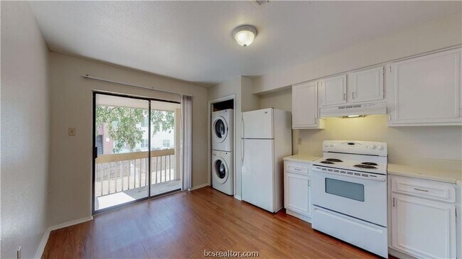 Building Photo - 307 Manuel Dr