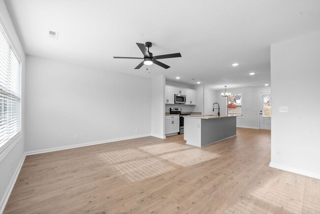Building Photo - 700 Crossland Ave