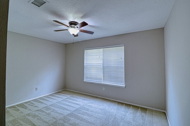 Building Photo - 427 Birch Hill Dr