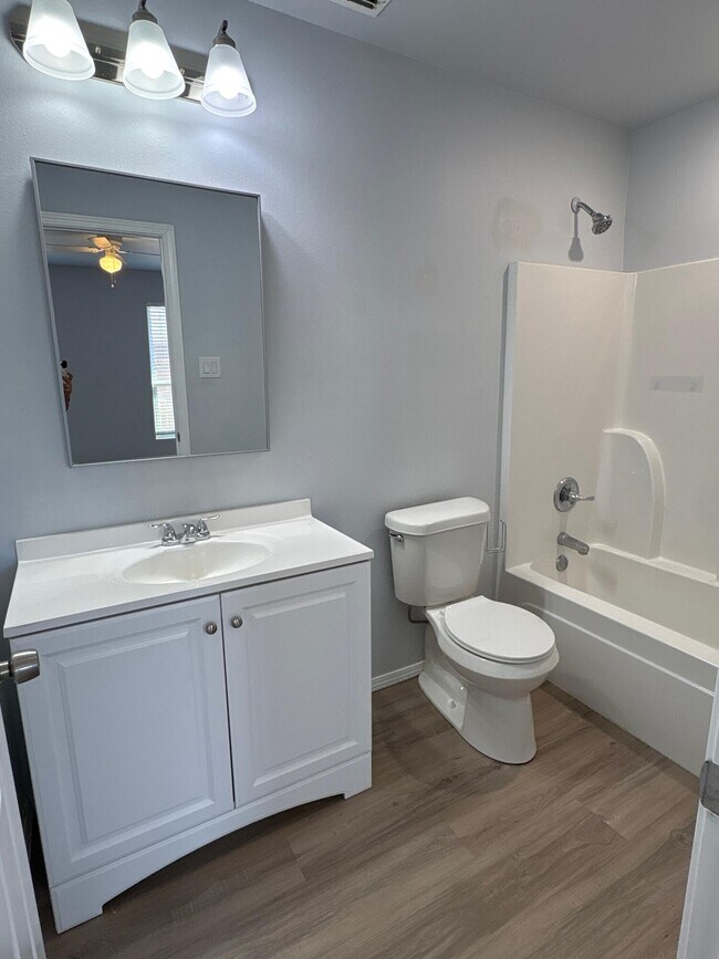 Building Photo - 5515 Kemper St