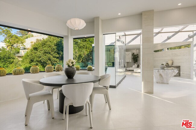 Building Photo - 8896 Lookout Mountain Ave