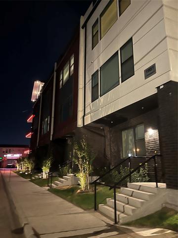 Building Photo - 1901 S Harwood St