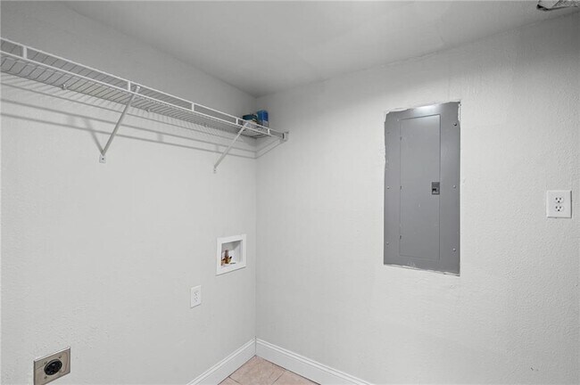 Building Photo - 1342 N Hampton Rd