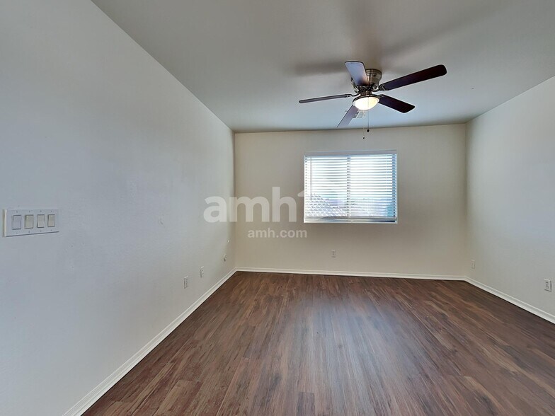 Building Photo - 6208 S 52nd Dr