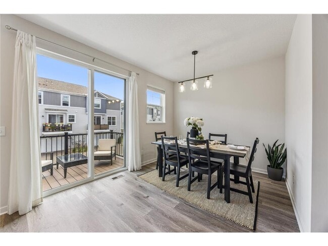 Building Photo - 2223 Gateway Curv