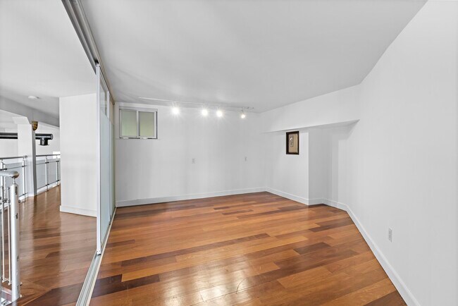 Building Photo - 299 Pavonia Ave