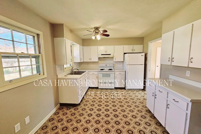 Building Photo - Coming Soon! 4 Bed | 1.5 Bath Home in Prim...