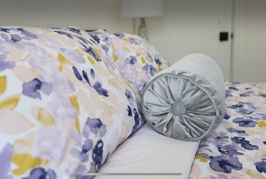 Building Photo - 2806 S Palm Grove Ave